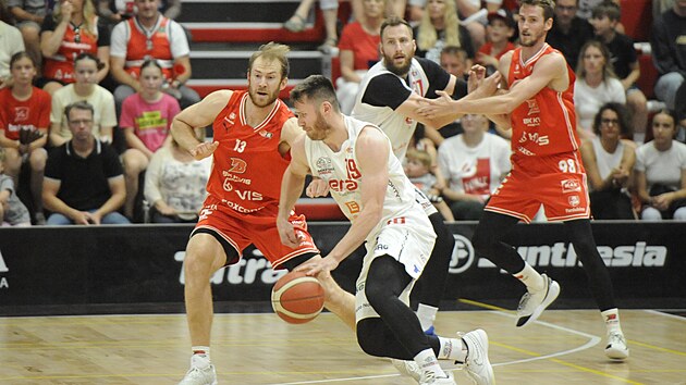 Luboš Kovář, Pardubice'nin Nymburk'a karşı zaferini belirledi 101:100