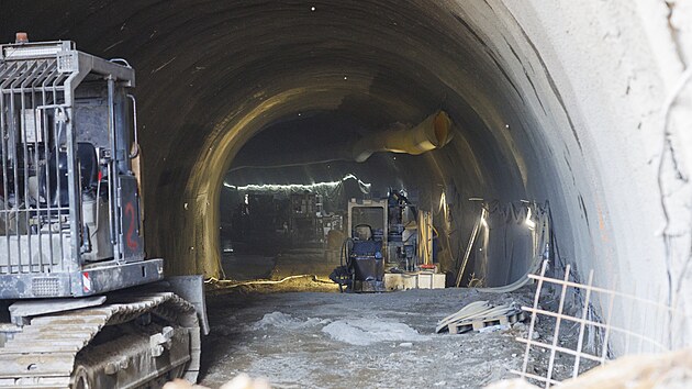 Dopravn� podnik v Brn� pracuje na stavb� tramvajov� trati na s�dli�t� Kamechy. Dne 9. �ervna 2026 prorazily stroje posledn� metry tunelu dlouh�ho 320 metr�.