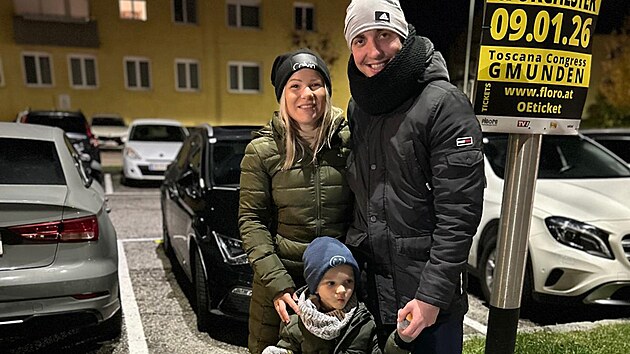 B�val� ligov� fotbalista a hraj�c� tren�r FC Altm�nster Richard Veverka s rodinou.