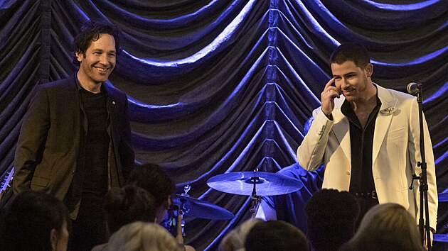 Paul Rudd a Nick Jonas ve filmu Srdcovka