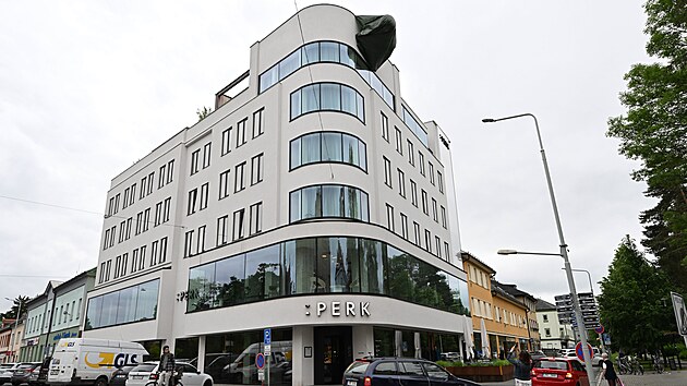 Na budov� Hotelu Perk v �umperku byla slavnostn� odhalena ikonick� socha Miminko od zn�m�ho v�tvarn�ka Davida �ern�ho. (5. �ervna 2026)