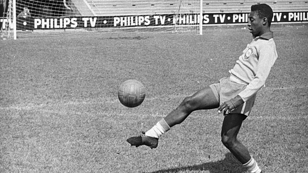 Brazilec Pelé na tréninku b�hem MS 1958 ve �védsku.
