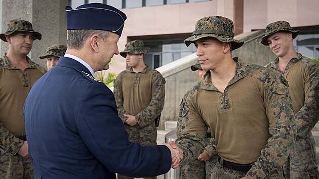 N��eln�k gener�ln�ho �t�bu arm�dy USA Dan Caine podnikl p�ekvapivou n�v�t�vu Venezuely. (4. �ervna 2026)