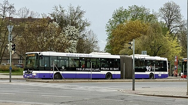 „Identifikuji se jako trolejbus!“ Dopravce sloganem rozzlobil lidskoprávní aktivisty