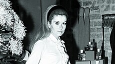 Catherine Deneuve: Typické pro ni byly �ik �aty, tren�koty a hlavn� dokonale...
