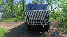 Na ruské stran� fronty se za�aly objevovat vojenské nákladní vozy s �ernobílým...