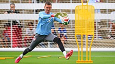 Mat�j Ková� p�i tréninku �eských fotbalist�.