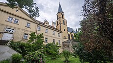 Pohled do zahrady nov� otev�eného Centra du�evního zdraví pro pacienty se...