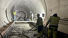Jiný pohled � betonování samotného t�lesa trat� ve spojce C/D. (kv�ten 2026)