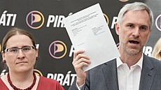 Zden�k H�ib na tiskové konferenci Pirát�. (2. �ervna 2026)