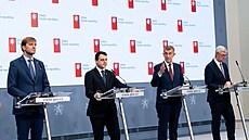 Ministr zdravotnictví Adam Vojt�ch, ministr zahrani�í Petr Macinka, premiér...