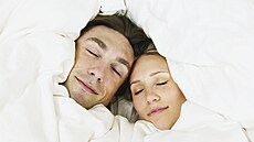Osm hodin je p�íli� obecné doporu�ení. Studie hledala p�esn�j�í ur�ení délky...