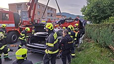P�eh�átá baterie auta s hybridním pohonem si vy�ádala zásah �ty� hasi�ských...