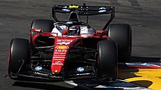 Lewis Hamilton b�hem kvalifikace na Velkou cenu Monaka