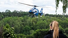 U Vina�ické v�znice na Kladensku zkolaboval v�zen. Na míst� zasahoval vrtulník....