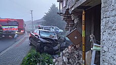 Nehoda v �at�anech na Brn�nsku skon�ila nárazem osobního auta do neobydleného...