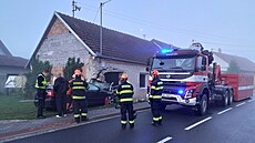 Nehoda v �at�anech na Brn�nsku skon�ila nárazem osobního auta do neobydleného...