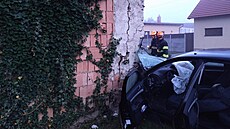 Nehoda v �at�anech na Brn�nsku skon�ila nárazem osobního auta do neobydleného...