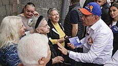 Premiér mezi lidmi. Pa�injan oslovoval Armény zejména v regionech, kam se vydal...