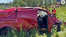 Ukradenou dodávku zlod�j po pár stech metrech jízdy zm�nil v hromadu �rotu