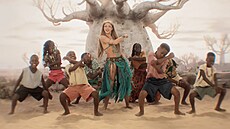 Shakira v klipu k fotbalové písni Dai Dai