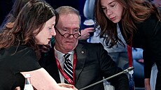 P�edseda americké Komise výtvarných um�ní Rodney Cook, jen� se ú�astní...