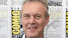 Herec Anthony Head na akci Comic-Con v Kalifornii. (25. �ervence 2014)