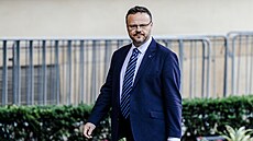 Generální �editel �eského rozhlasu René Zavoral p�ichází na jednání s premiérem...