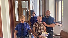 Krajský soud v Plzni rozhodne, zda p�edá n�meckou pravicovou extremistku Marlu...
