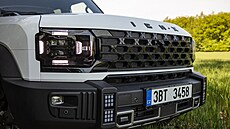 ICH-X K3 z portfolia italské zna�ky DR Automobiles vychází z �ínského modelu...