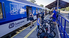 Kus cesty vlakem a zbytek na kole. Také oblíbený druh dovolené