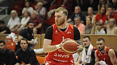 Michal Svojanovský z Pardubic b�hem �tvrtého finále Maxa NBL.