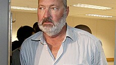 Randy Quaid odchází od soudu ve Vancouveru