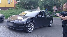 Strá�níci na míst� zadr�eli sedmadvacetiletého mu�e, který nedokázal vysv�tlit,...