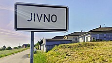 Cisternu minulý týden vodohospodá�i dopravili i do Jivna na �eskobud�jovicku.