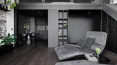 �ernou barvu pou�ila architektka a� v hlub�ích �ástech interiéru, zejména v...