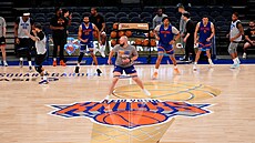 Hrá�i New York Knicks na tréninku p�ed t�etím finále NBA