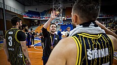 Opavský trenér David Zach a jeho sv��enci Franti�ek Vá�a a Jakub �i�ina...