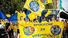 Opav�tí fanou�ci p�ed zápasem v Brn�