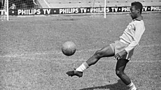 Brazilec Pelé na tréninku b�hem MS 1958 ve �védsku.