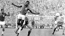 Brazilec Pelé ve finále MS 1958 ve �védsku.