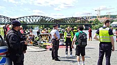 Cvi�ení záchranných slo�ek na Vltav� simulující srá�ku dvou lodí. Akce je...
