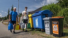 �e�i vyt�ídí p�es 90 kilo ro�n�. Co se d�je s obaly po vhození do kontejneru?