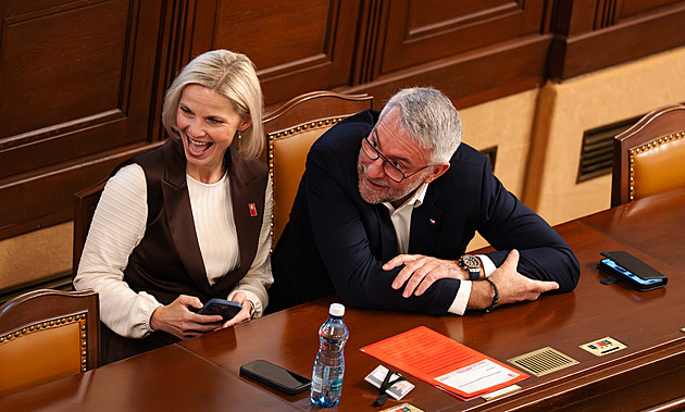 Žena v Bílině napadla ministryni Mrázovou. Útočnice skončila hospitalizovaná