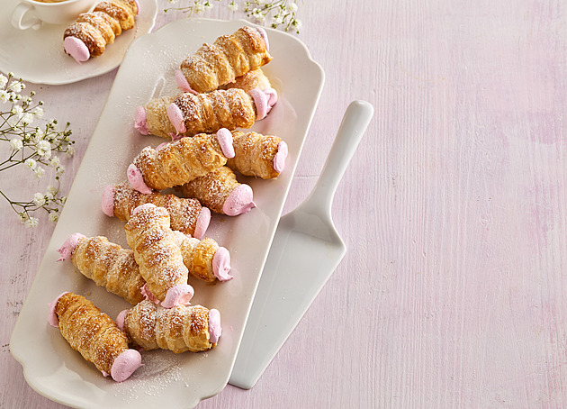 Mini kremrole s malinovým krémem: Recept na moderní verzi tradičního dezertu
