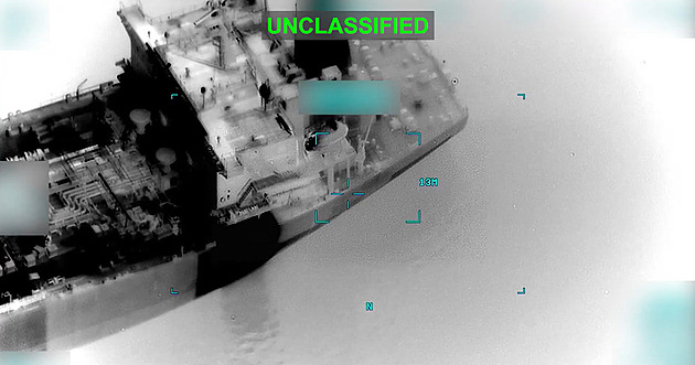 USA při útoku na tanker u Ománu zabily tři Indy. Posádka nás