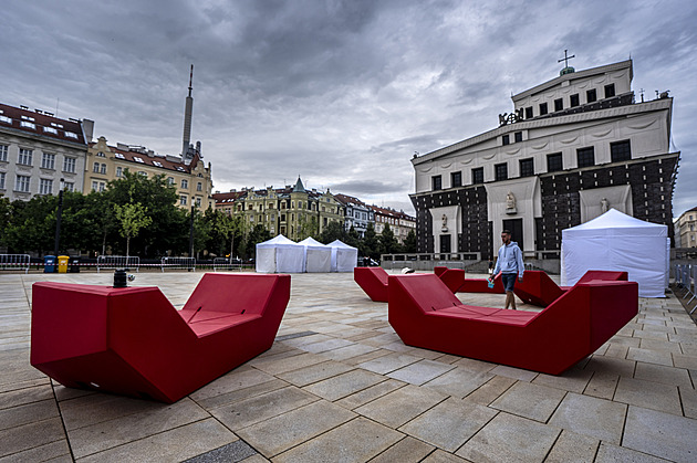 Critics slam new Prague square's red benches as 'beds for the homeless' after initial backlash