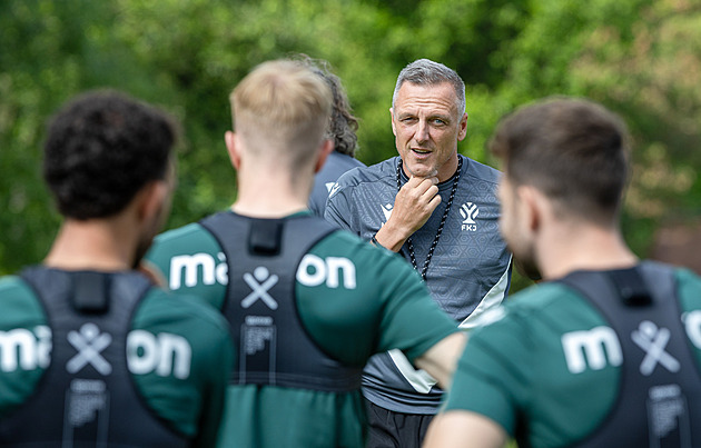Who will lead the national football team? Bookmakers favor Kozel with Kováč