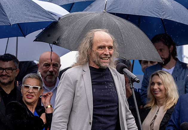 ODS jde o udržení křesla šéfa Senátu, její kandidáti bojovali o devět míst