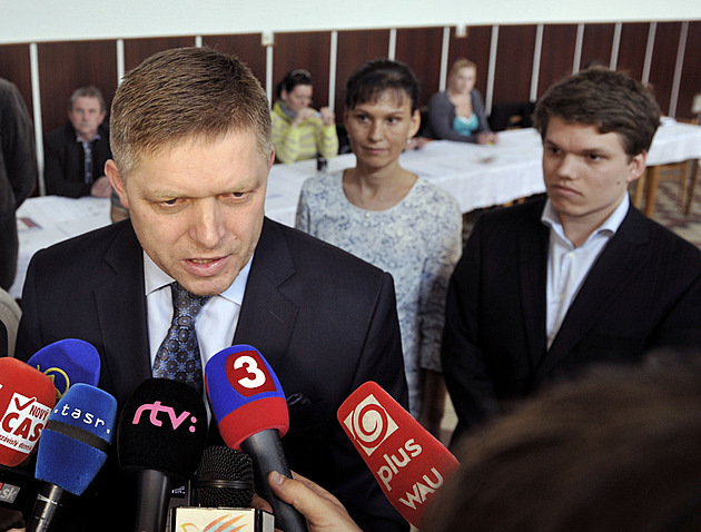 Ficův syn vydělává na státu, čílí se opozice. Vše 
